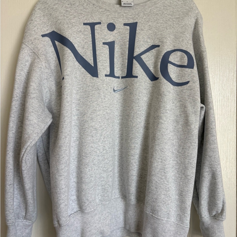 Nike Men's Light Gray Crewneck Sweatshirt with Navy Logo